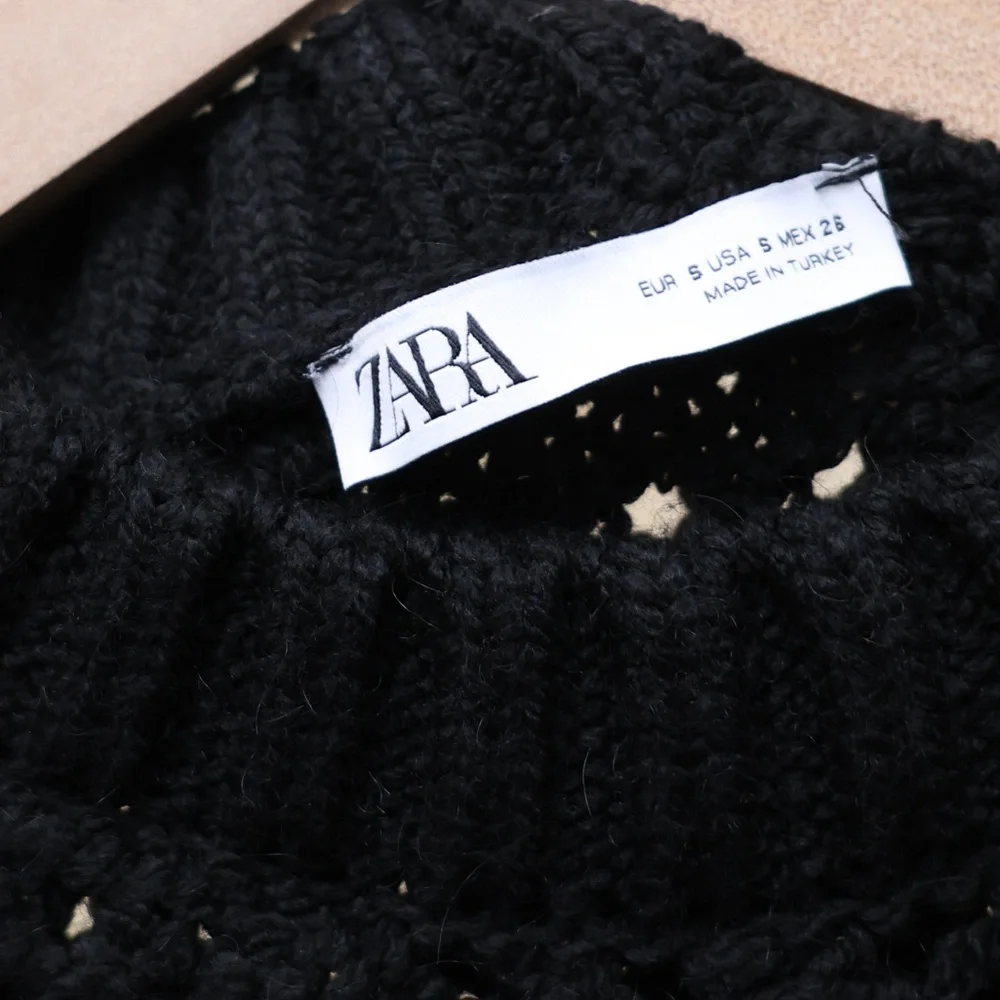 Zara Cropped Knit Sweater‎ Small